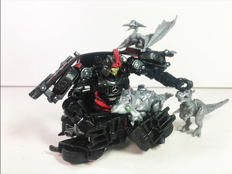 Video Review  Studio Series Drift With Baby Dinobots Exclusive 09 (9 of 12)